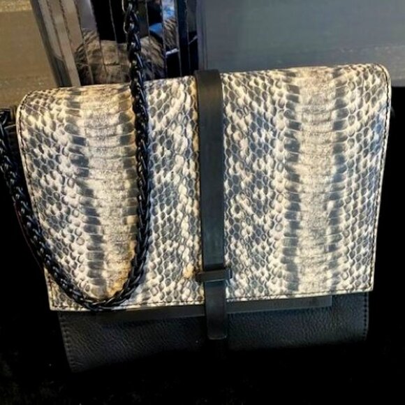 VINCE CAMUTO Leila Black Leather with Faux Snake Skin Handbag Purse NWT $228 - Picture 1 of 7